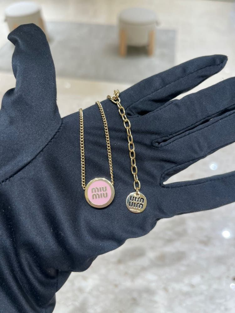 ミュウミュウ♢セール 現地価格 数量限定 完売必至 (MiuMiu