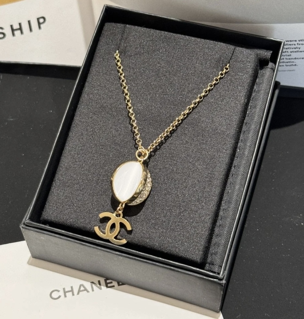 星とパールの輝きが大人可愛い【CHANEL】ゴールドネックレス CC 星とパールの輝きが大人可愛い【CHANEL】ゴールドネックレス CC