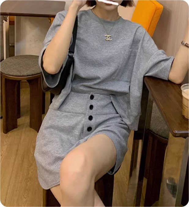 セットアップ ルーズトップス×ショートパンツ 韓国系 g3053 セットアップ ルーズトップス×ショートパンツ 韓国系 g3053