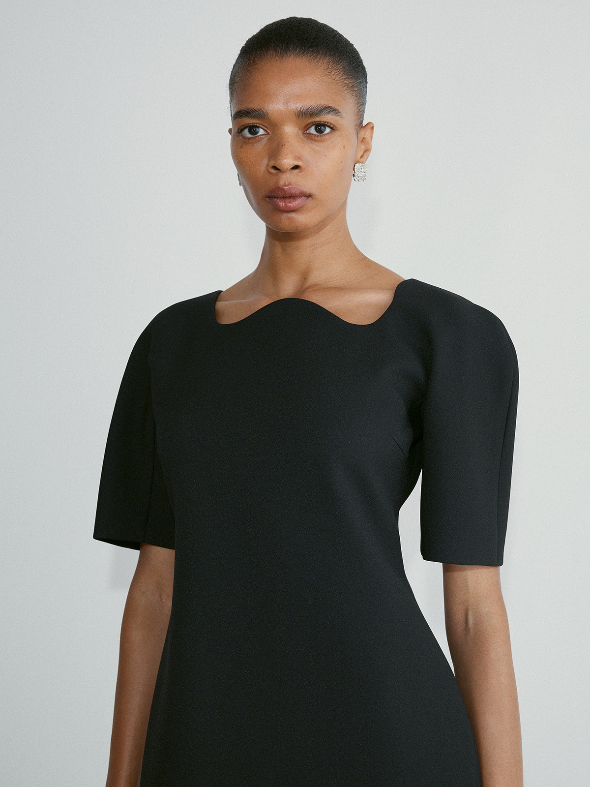 RECTO] / ☆ 24SS RC CURVED NECK STRUCTURED DRESS / BLACK