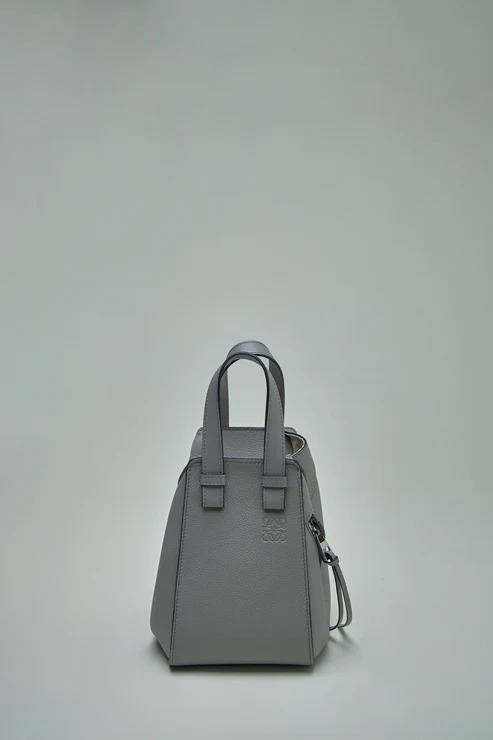 新着 関税送料込み LOEWE ロエベ コンパクトハンモックバッグ 関税・送料込み】LOEWE（ロエベ）ハンモックバッグ コンパクト