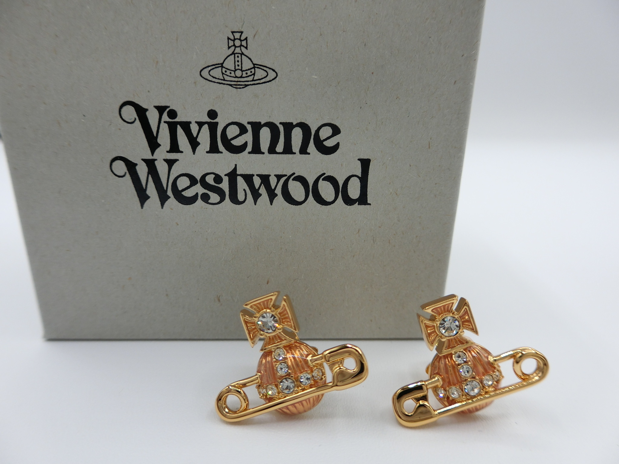 すぐ届く＊ cute【Vivienne Westwood】KITTY ピアス 2色
