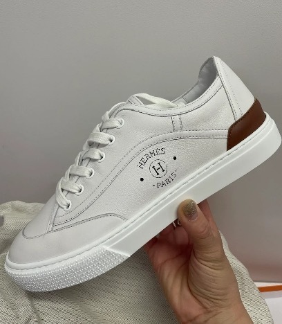 ロゴがポイント♡HERMES スニーカー《ゲット》