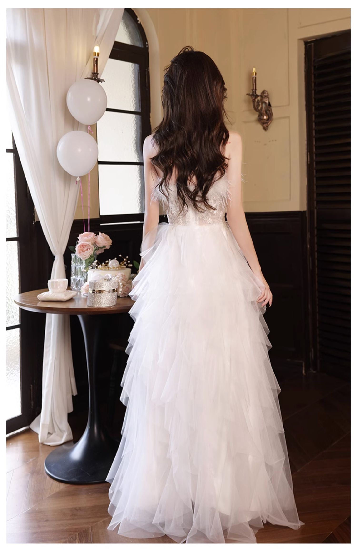 結婚式パーティードレスの上にもターキーフェザーファーベスト