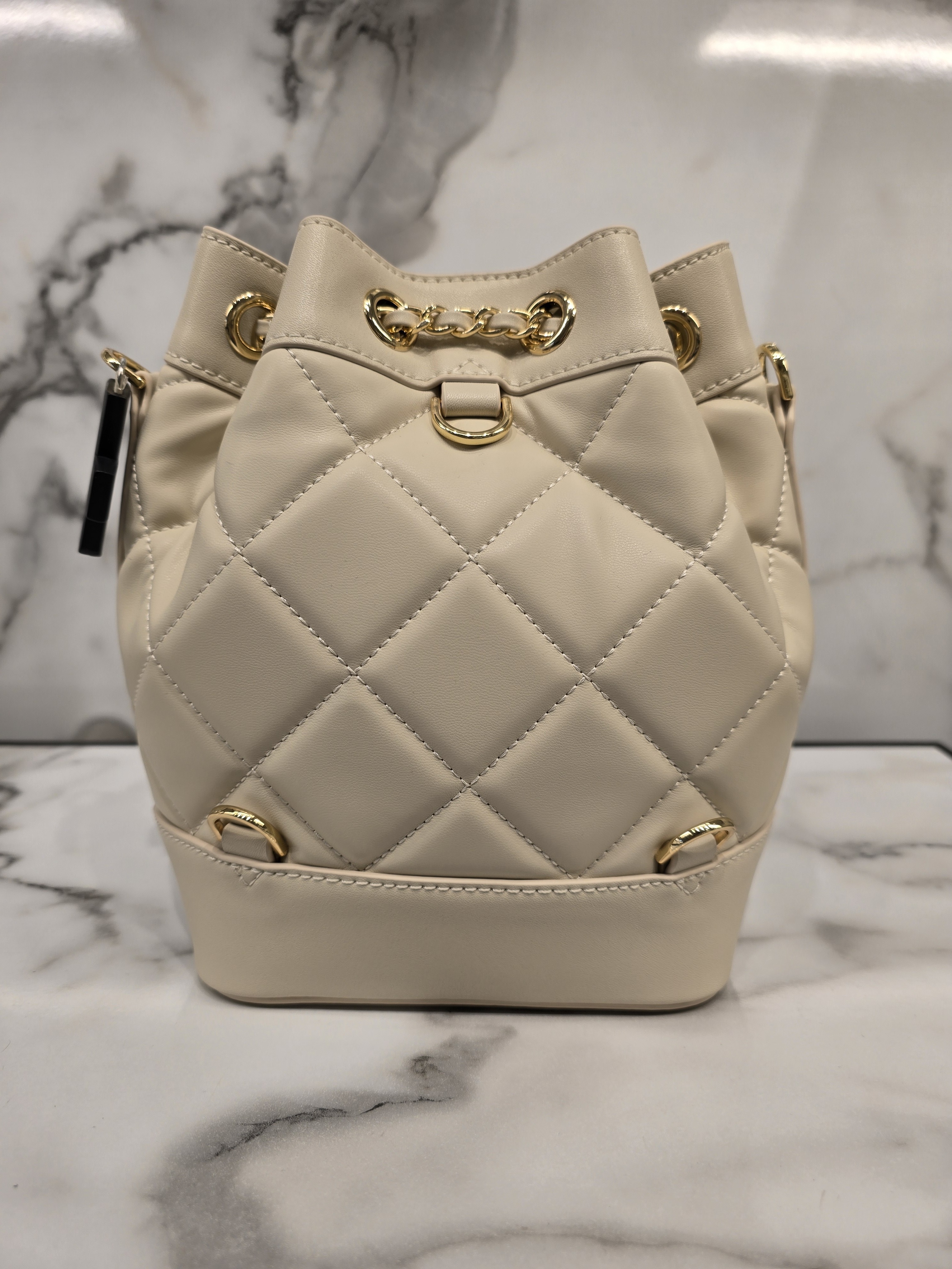 CHARLES & KEITH◇キルティング 2WAY バケットバッグ◇送料込