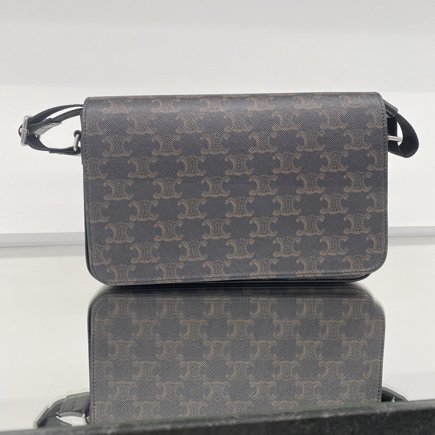 CELINE☆フラップ メッセンジャー トリオンフ ブラック