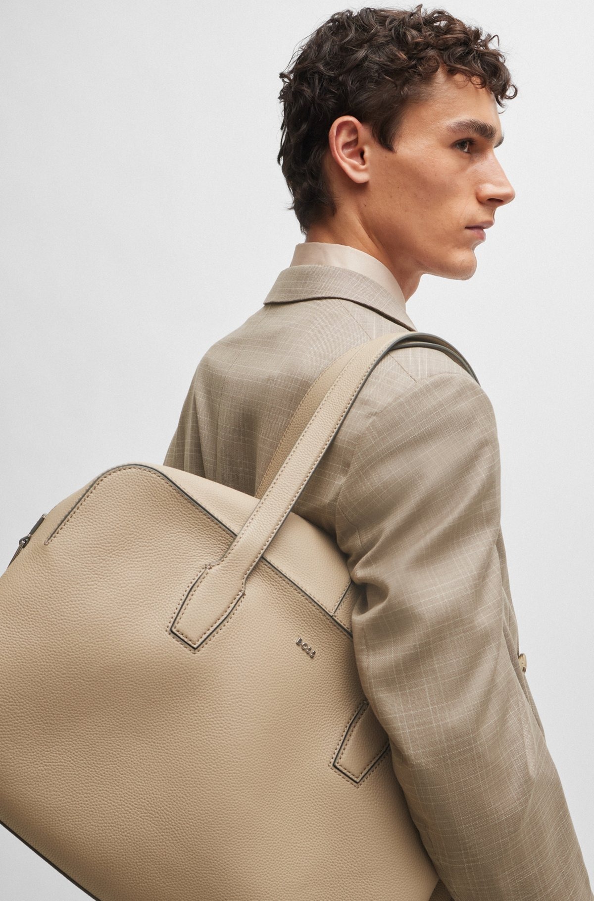 BOSS グレインレザー バックパック レタリングロゴ BOSS ジップド ホールドオール グレインレザー レタリングロゴ