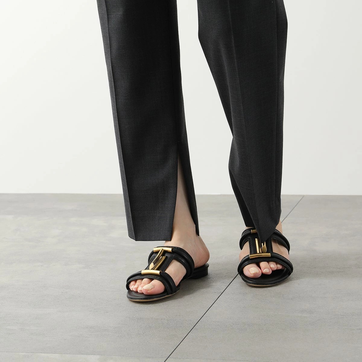 【 TOD'S 】TTアイコン フラットサンダル 関税/送料込み VIP価格☆【TOD'S】TTアイコン フラットサンダル 関税/送料込み
