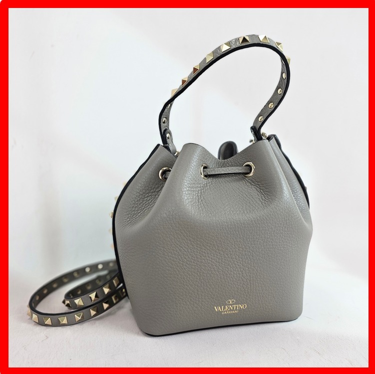 ☆【VALENTINO】☆ロックスタッドグレインバケットバッグ☆