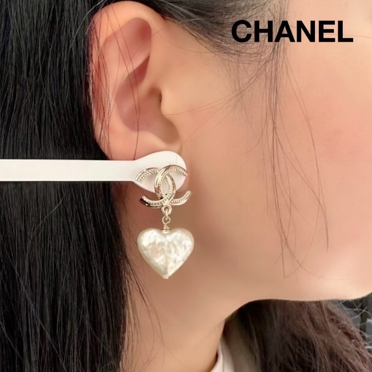 大人気【CHANEL】ハートピアス エレガントな耳元に