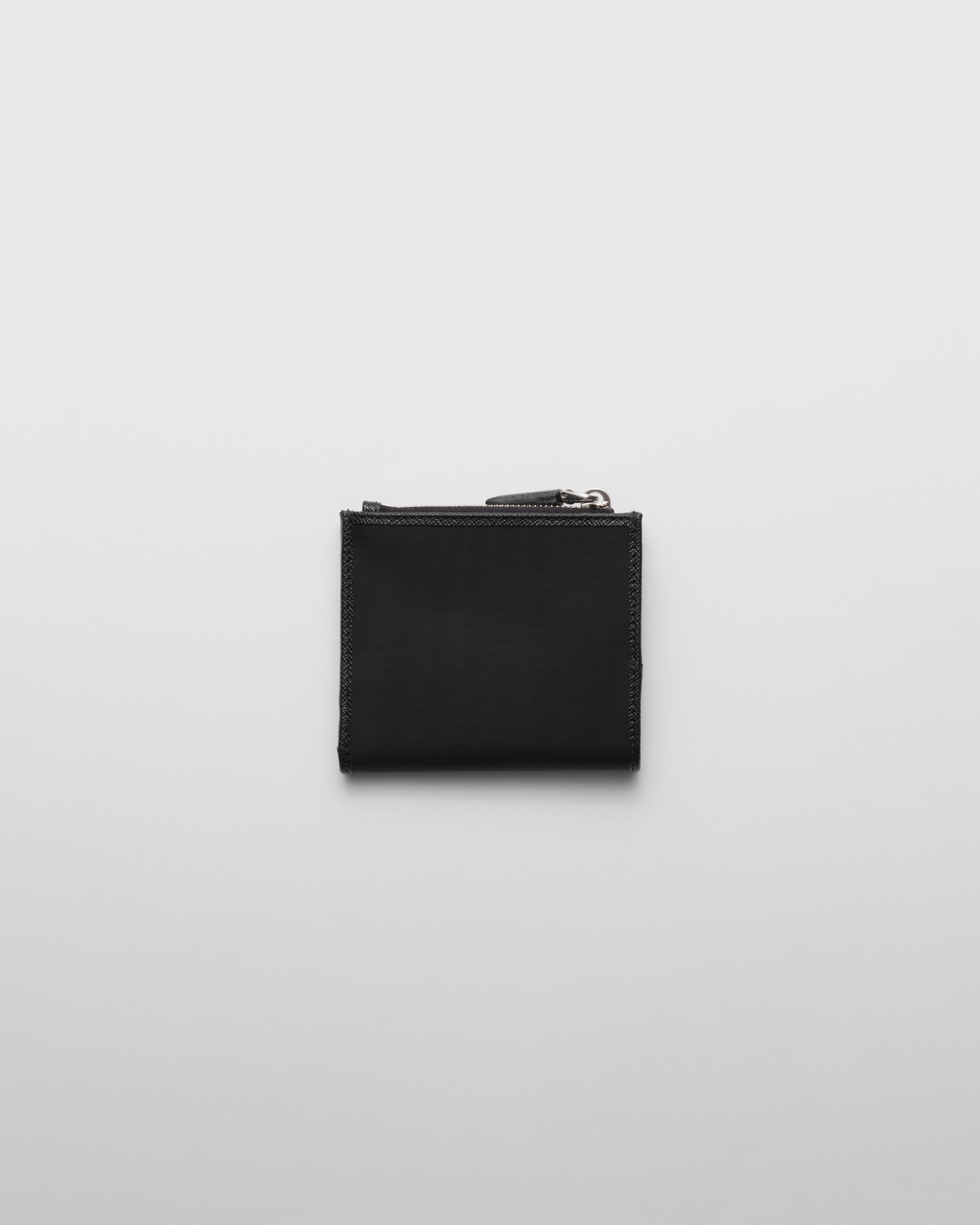 《送料無料》 PRADA Small Re-Nylon wallet