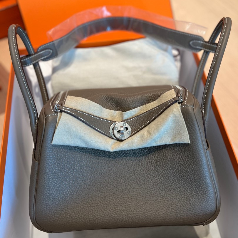 Vivienne Westwood】ロージー ナッパレザー ショルダーバッグ
