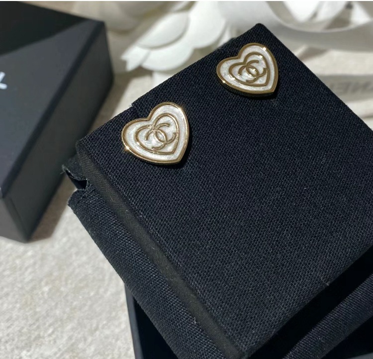 上品だけど可愛らしさもある】CHANEL☆ピアス ハート CC ロゴ