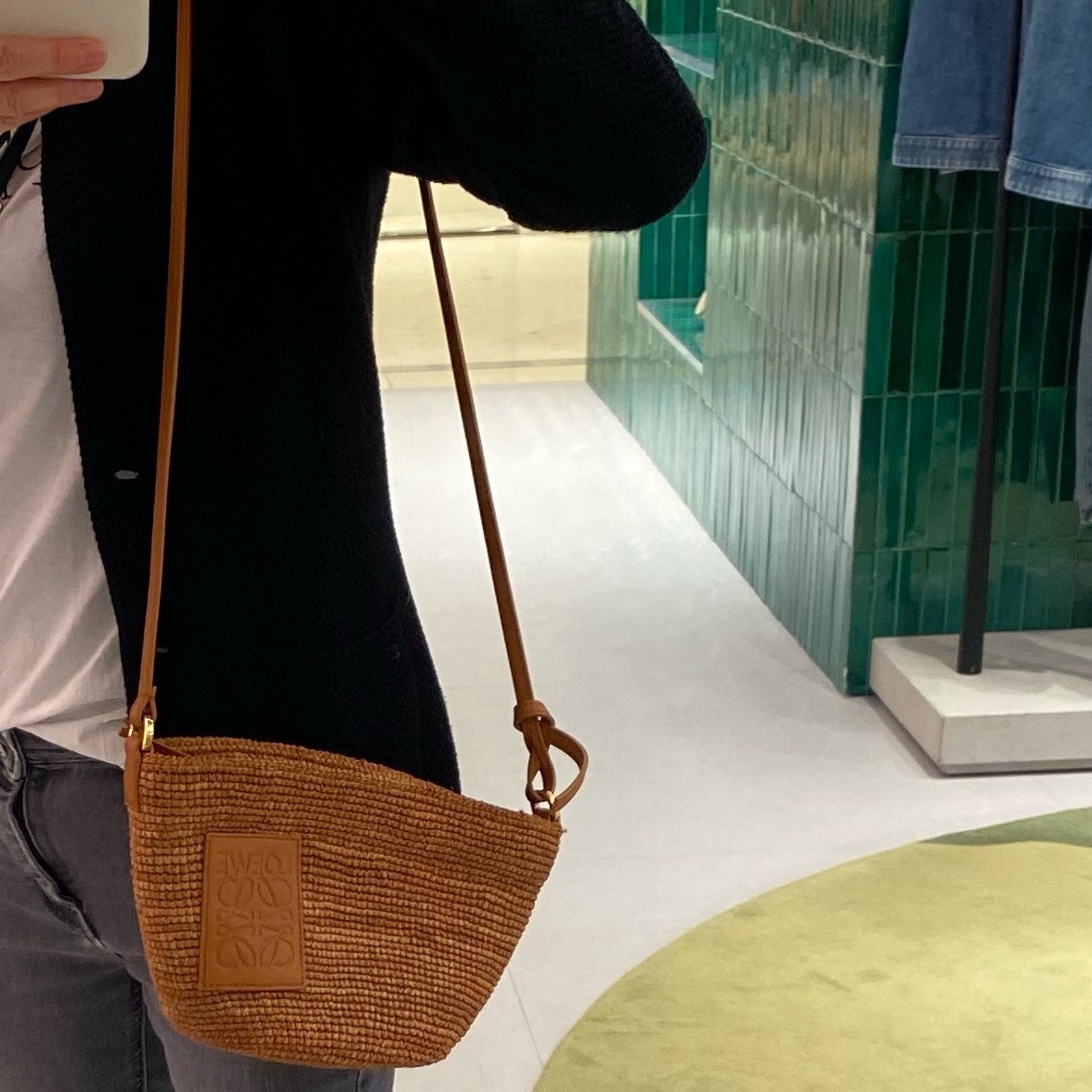 LOEWE スリットポシェット