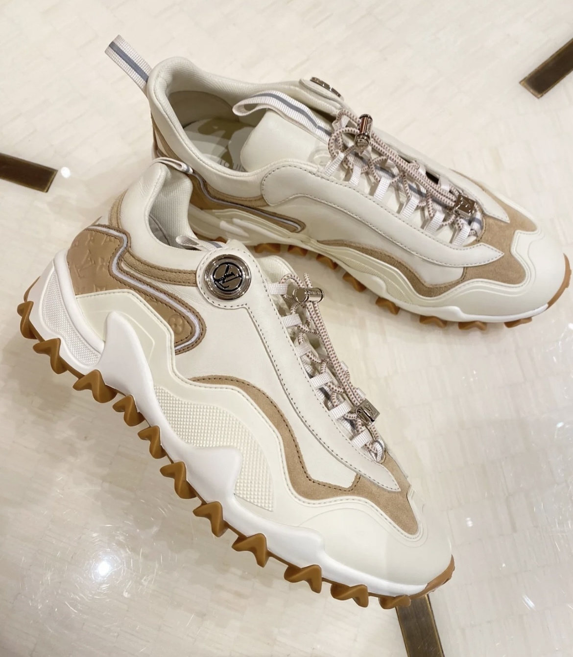トレイルシューズからヒントを得た Louis Vuitton スニーカー