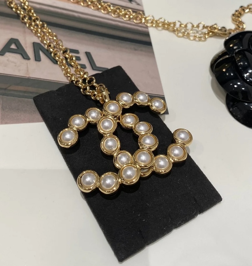 インパクト大な大きめパールCCマークで上がる CHANEL ネックレス