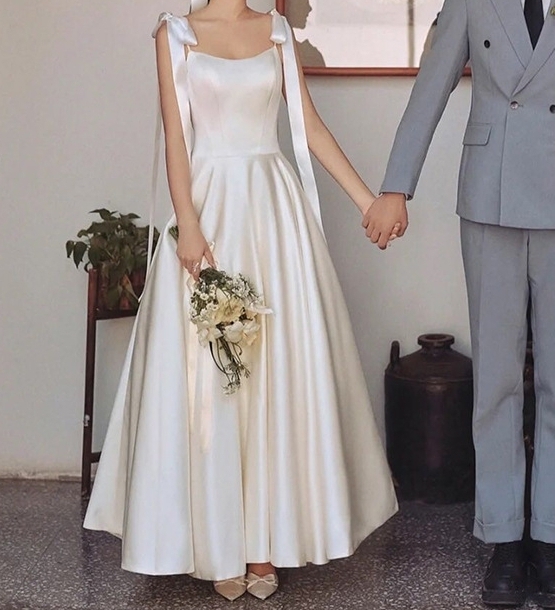 ウェディングドレス ロング丈 肩リボン 無地 パーティー 結婚式
