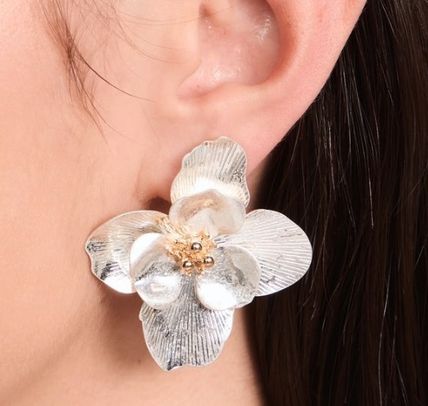 Shashi ピアス 花 フラワー ドロップ 桜 フラワー Shashi(シャシ) ピアス(レディース) イヤリング
