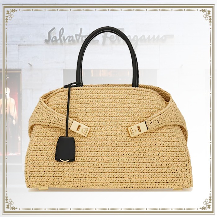 【★完売必至★】Salvatore Ferragamo ☆ Hugハンドバッグ
