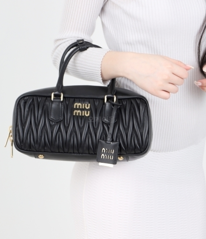 MIU MIU - ミュウミュウ MIUMIU ショルダーバッグ ビジュー