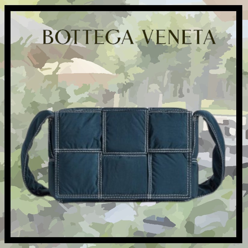 BOTTEGA VENETA ◆ スモール パデッド テック カセット ◆ 軽量