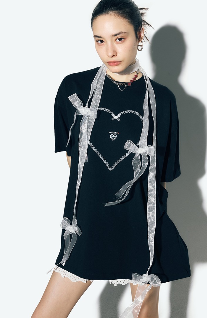Redvelved☆【as if calie】☆LACE HEART OVERSIZED T-SHIR.T Designer fashion, Seoul-fully created | W Concept
