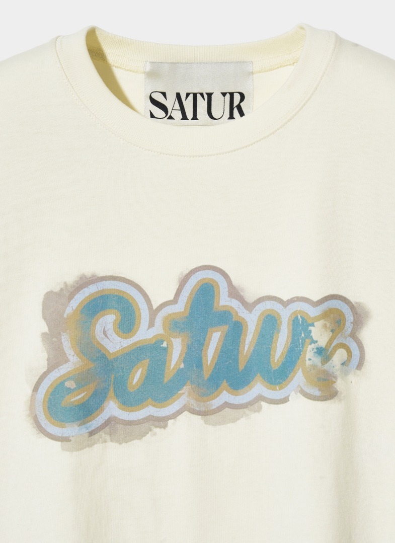 Tシャツ・カットソー SATUR Smudged logo Artwork T-Shirt 4XK908 ☆韓国の人気☆【SATUR】☆Smudged logo Artwork T-Shir.t