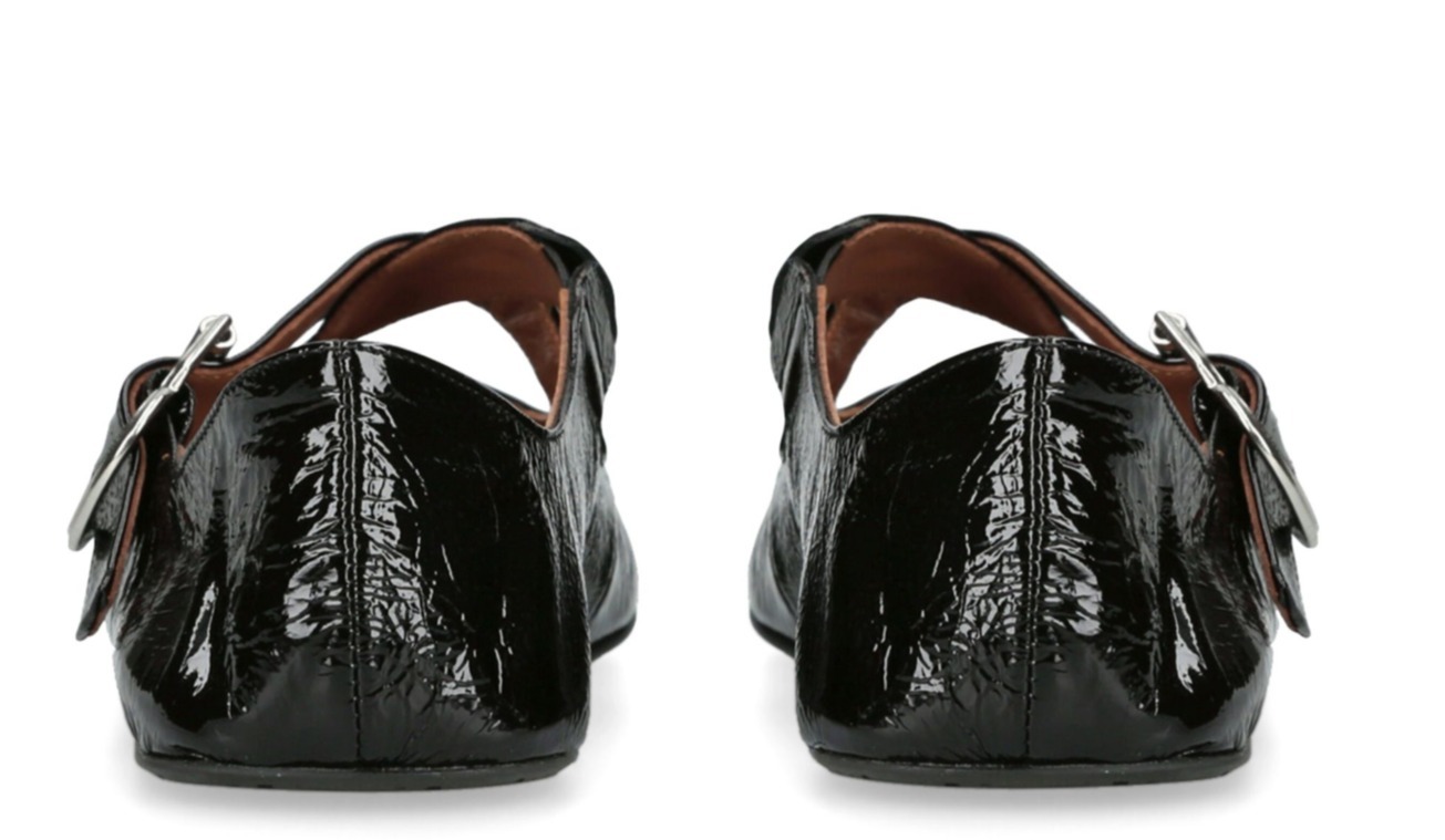 公式の店舗 国内未入荷【ALAIA】パテントレザー クロス フラットシューズ黒 靴