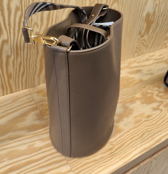 BURBERRY】LL MD BUCKET ミディアムバケットショルダー