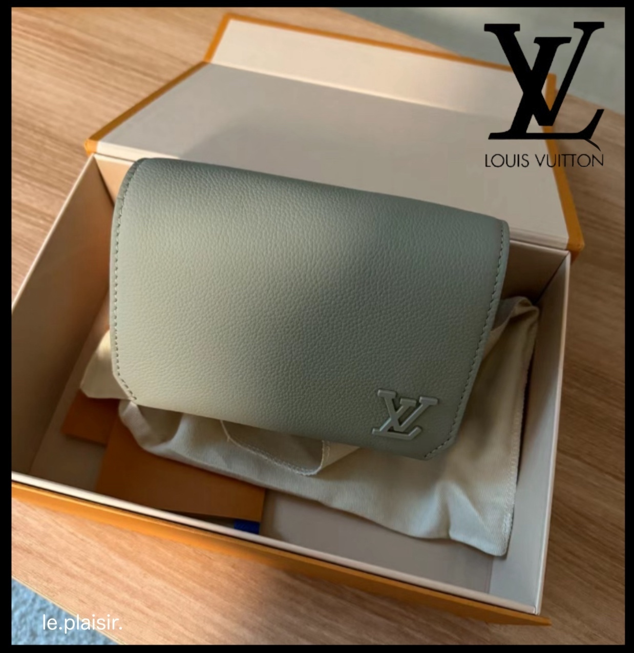 お出かけに♪ ヴィトン ミニショルダーバッグ カーキ 財布