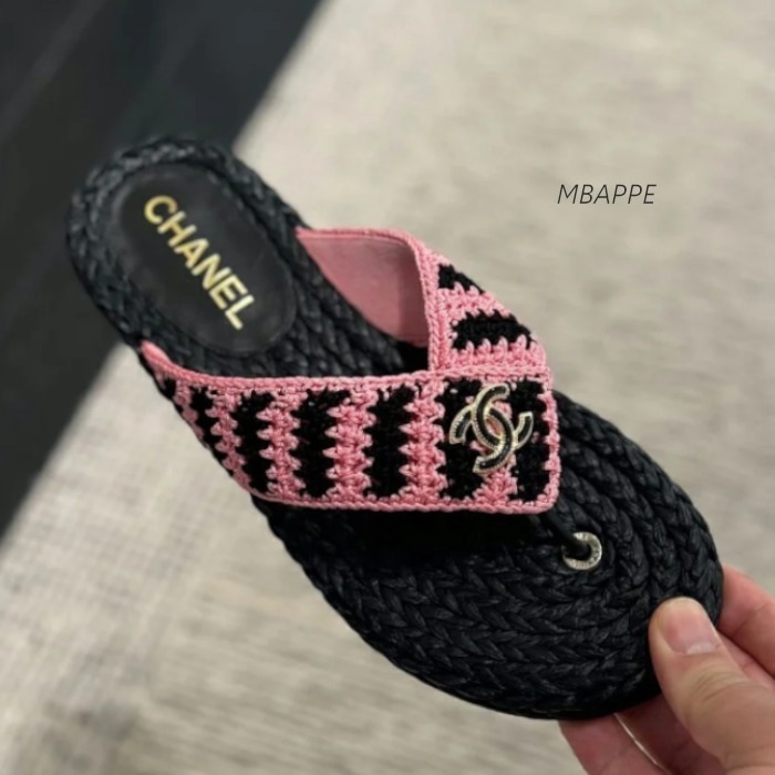 《ココビーチ》カラフルでかわいい♡【CHANEL】サンダル