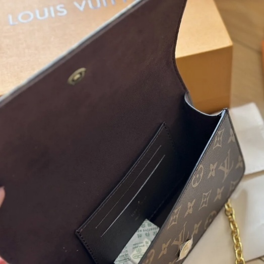 エレガントで実用的♪》LVチェーンウォレット リリー (Louis