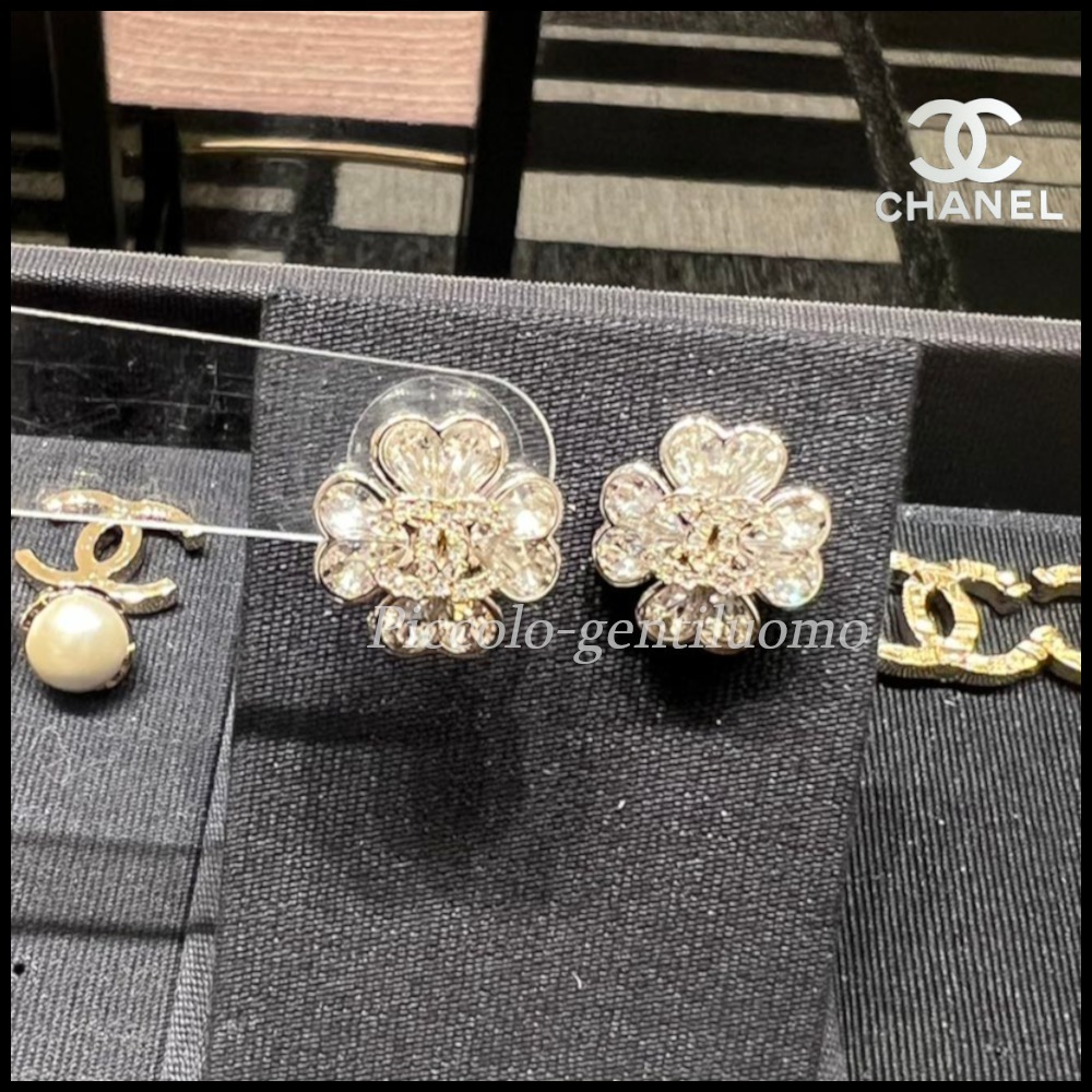 【耳元に可愛さをプラス♪】シャネル CCロゴピアス クリスタル