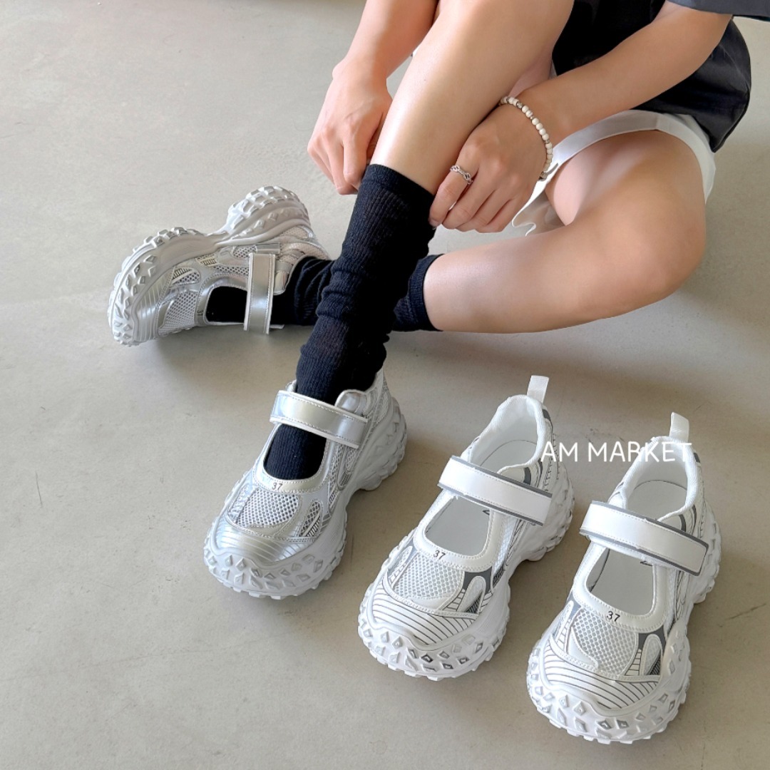 脚長効果!!厚底サンダルスニーカー*2色*追跡送料込