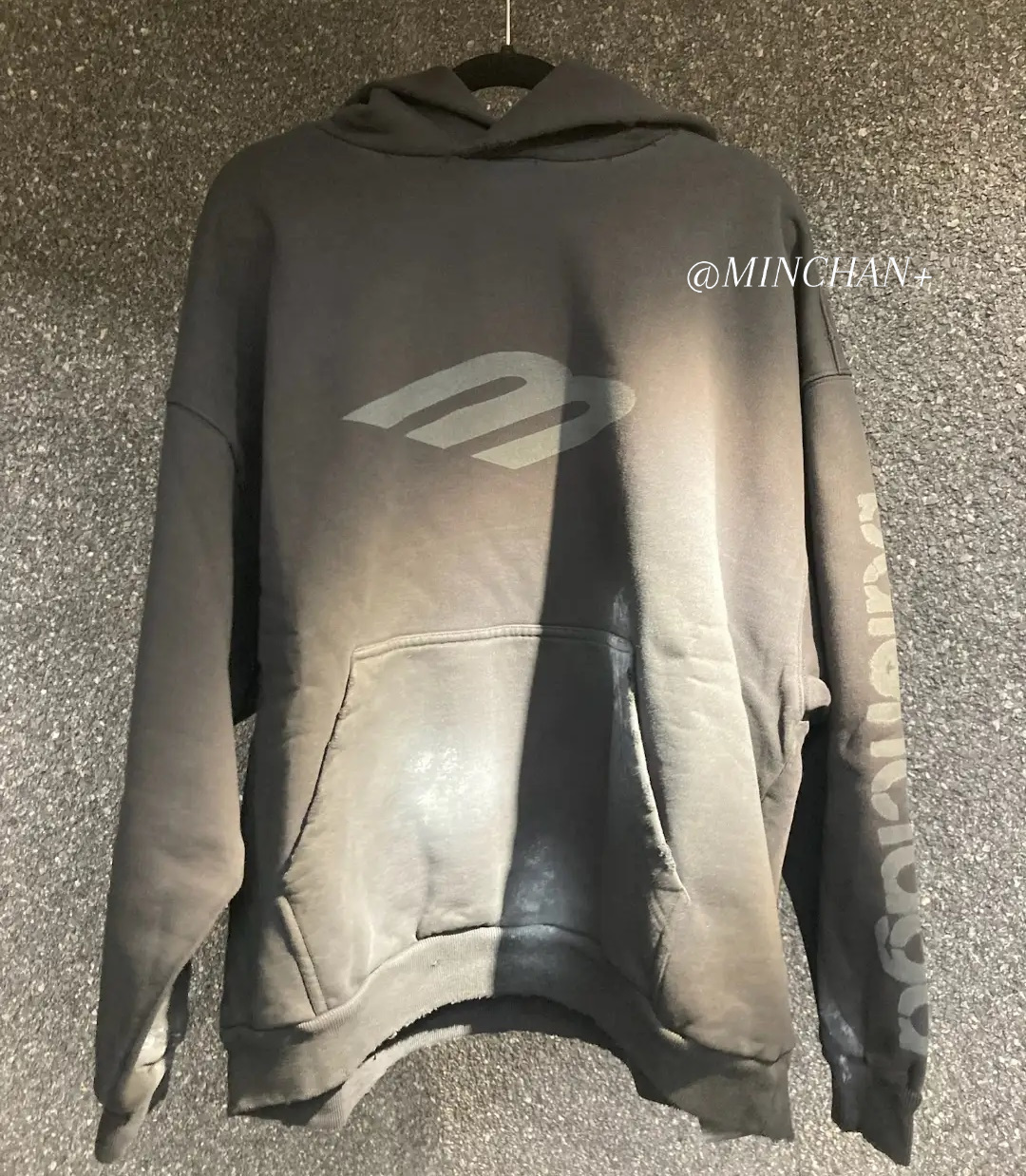 【人気商品！】Balenciaga ブラック 3B Stencil フーディ 3b Stencil Hoodie Medium Fit in Black | Balenciaga US