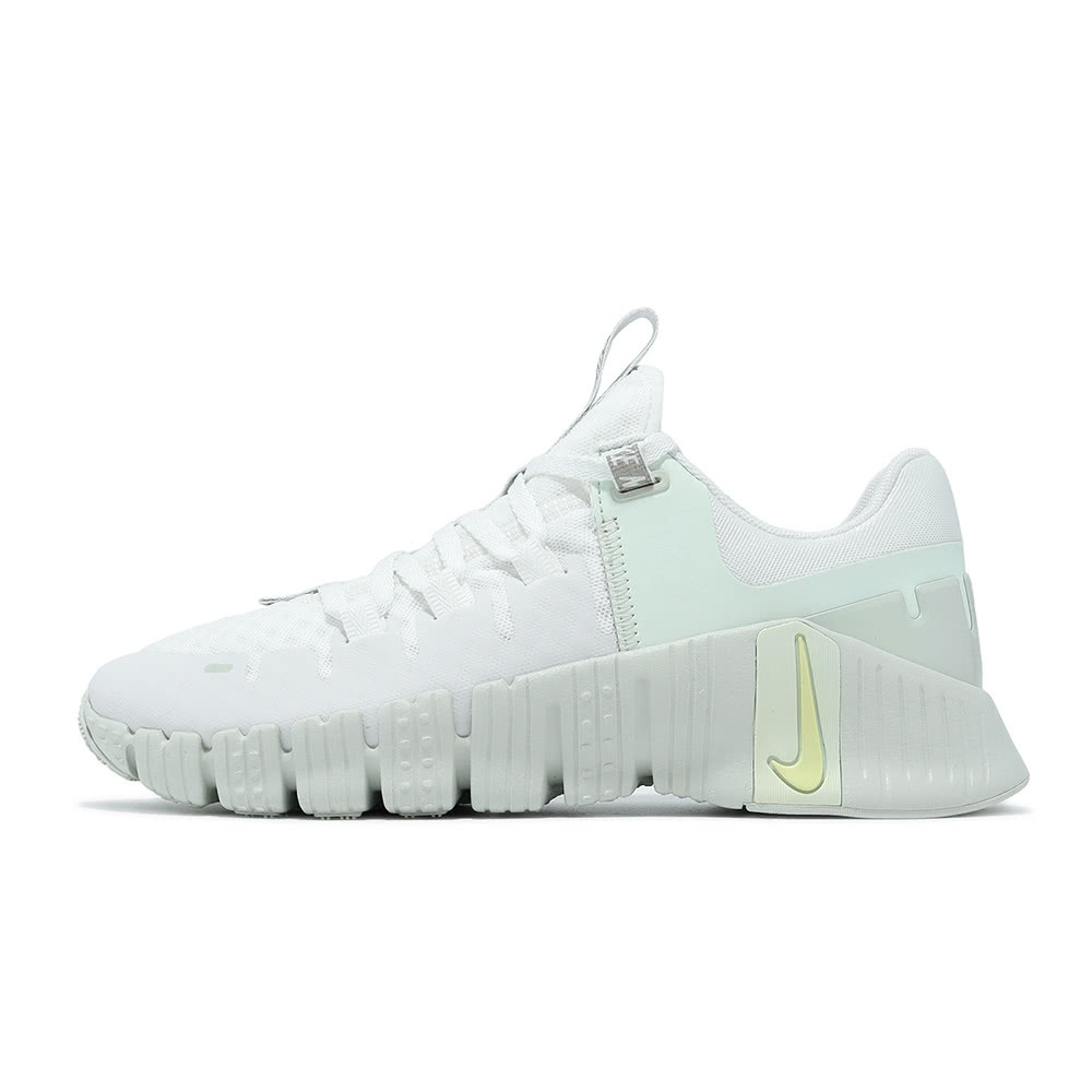 スニーカー NIKE WMNS FREE METCON 5 PRM
