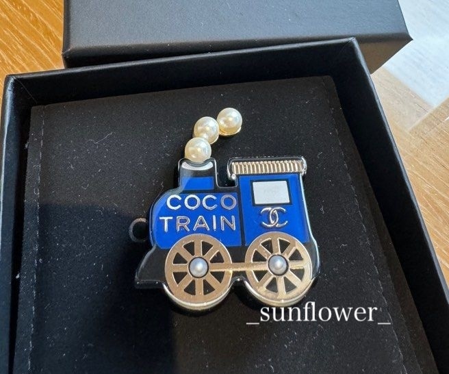 シャネル COCO TRAIN ブローチ