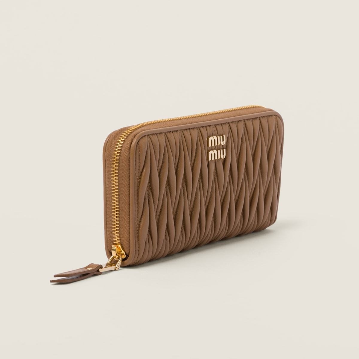 MIUMIU】マテラッセレザー ジップアラウンド長財布