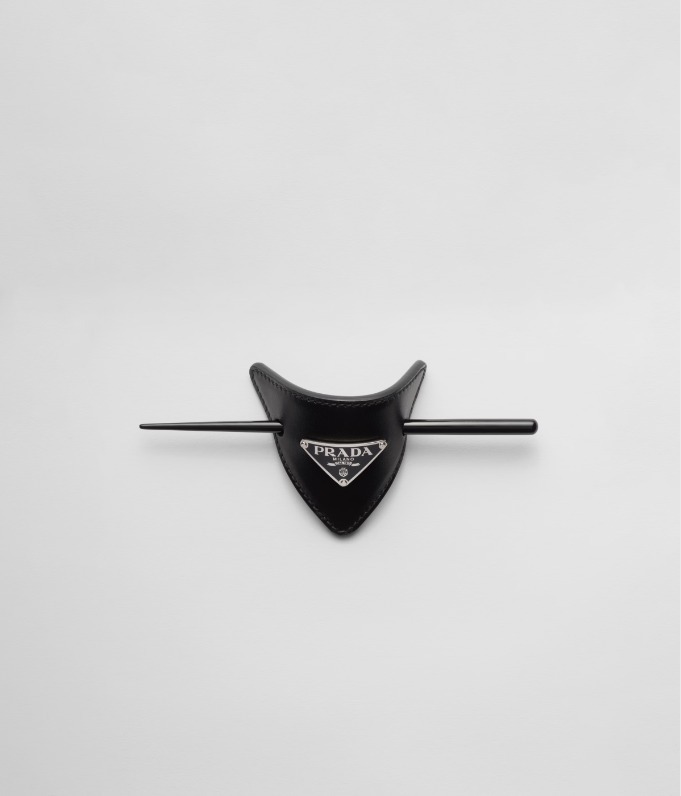 《送料無料》 PRADA Leather hair clip