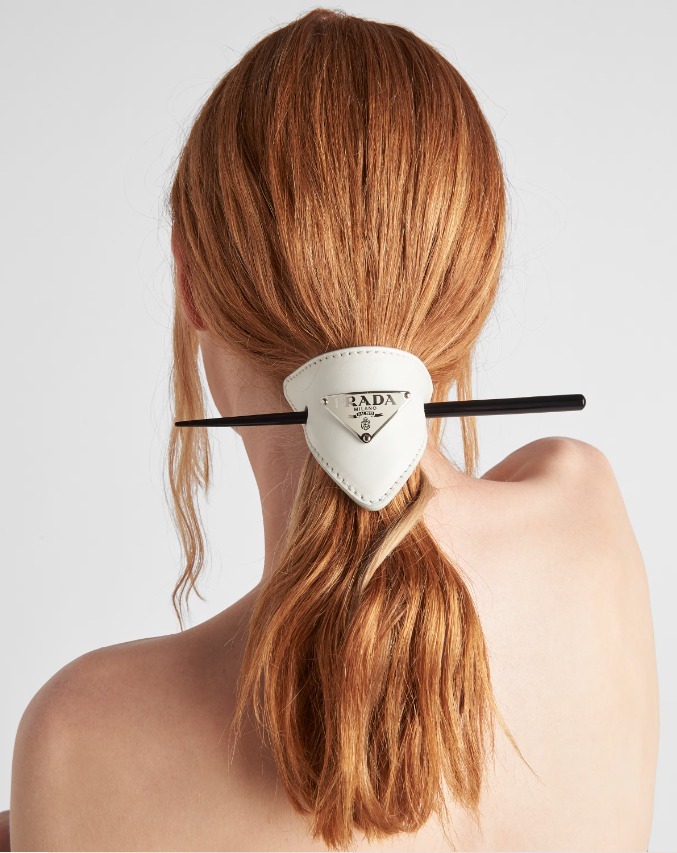 《送料無料》 PRADA Leather hair clip