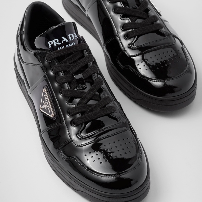 訳あり商品 大注目】PRADA◇ダウンタウン パテントレザー スニーカー ロゴ 靴