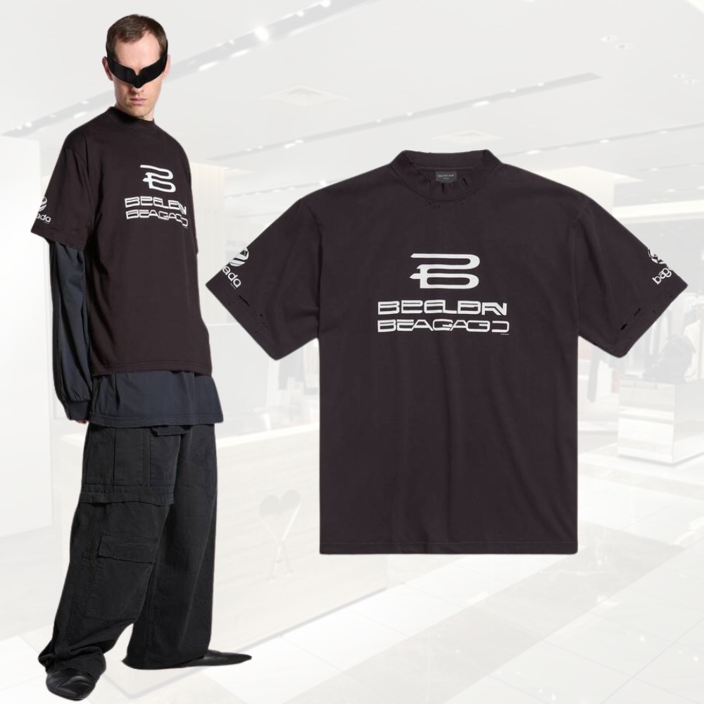 送料込+BALENCIAGA＋AI GENERATED Tシャツ ミディアムフィット