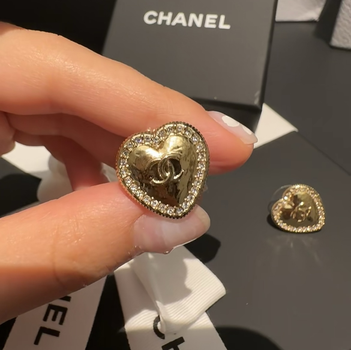 存在感有りなキラキラハート まるでハートチョコ CHANEL ピアス