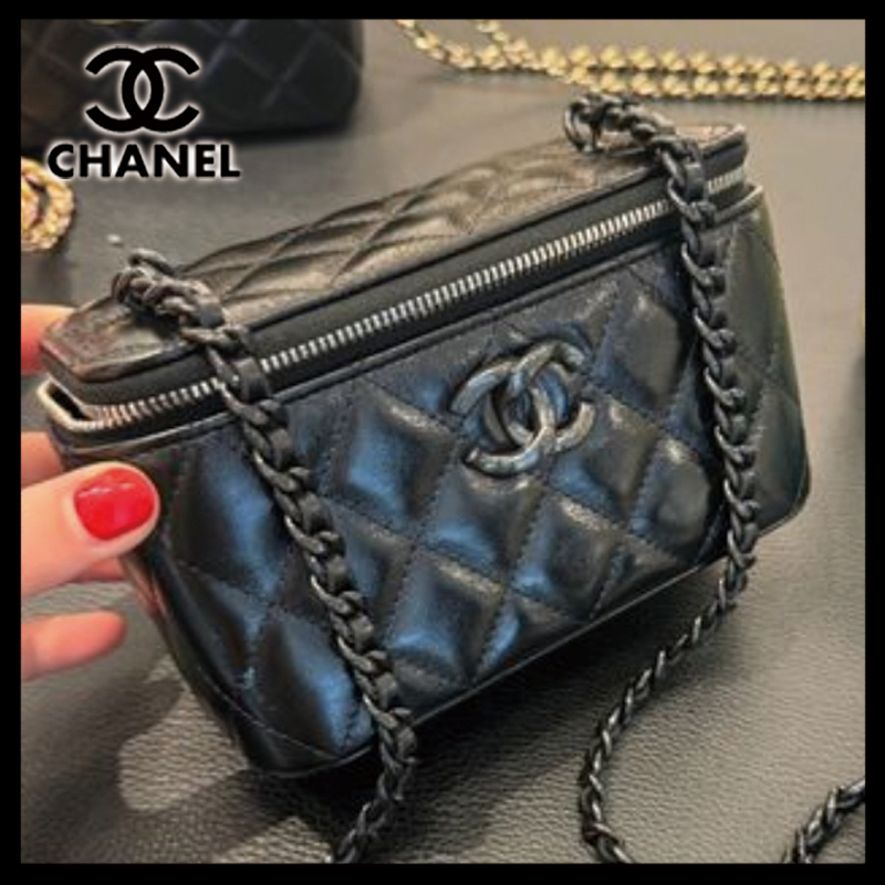【クールにソーブラック！】CHANEL チェーンクラッチ ヴァニティ