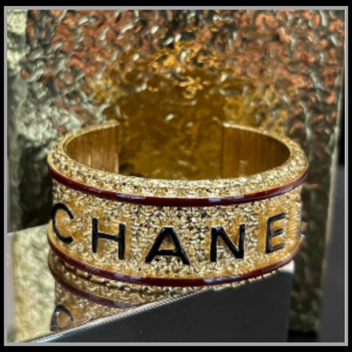 ☆可愛い♪◇CHANEL◇バングル ブラック、レッド & ゴールド