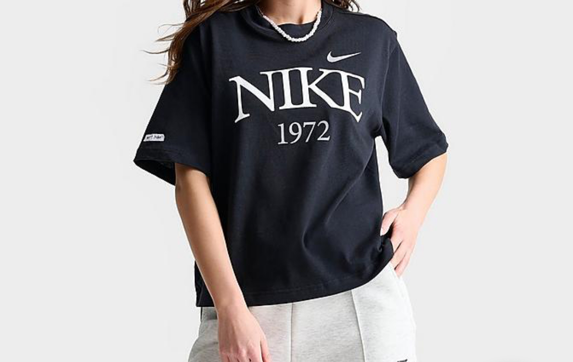 送料込み【NIKE 】レディース T Shirt