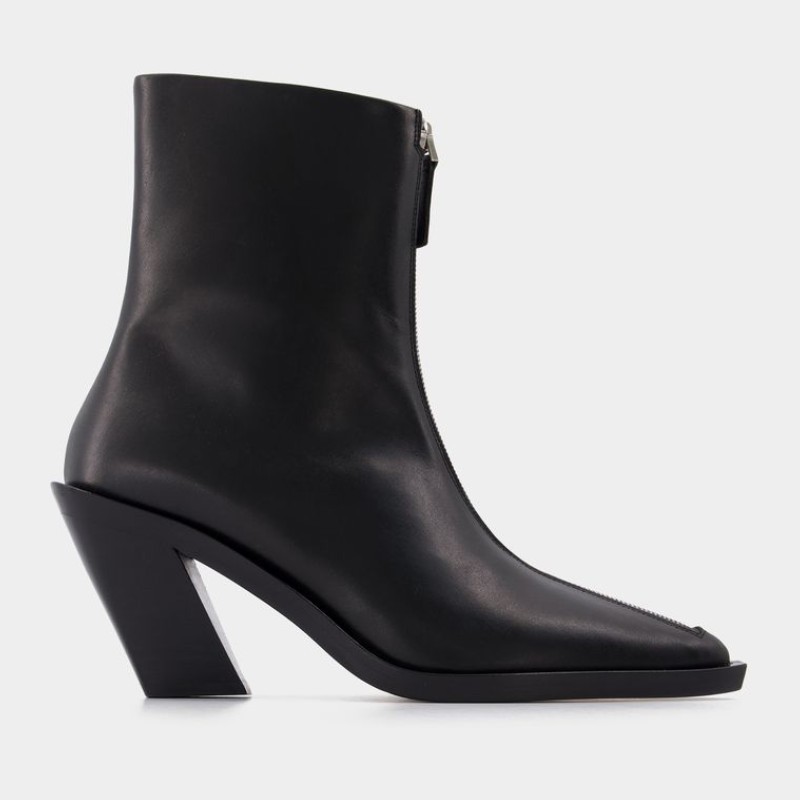 ショートブーツ・ブーティ elleme Eclair Zipper Boots in Black Leather
