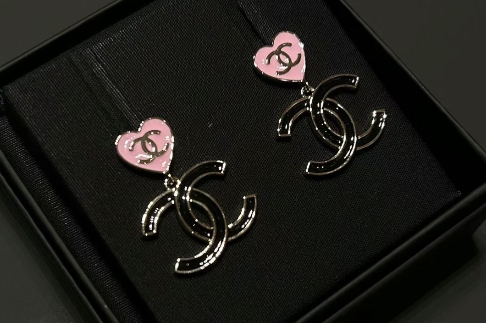 普段使いに ハートとCCマーク 最強の組み合わせ CHANEL ピアス