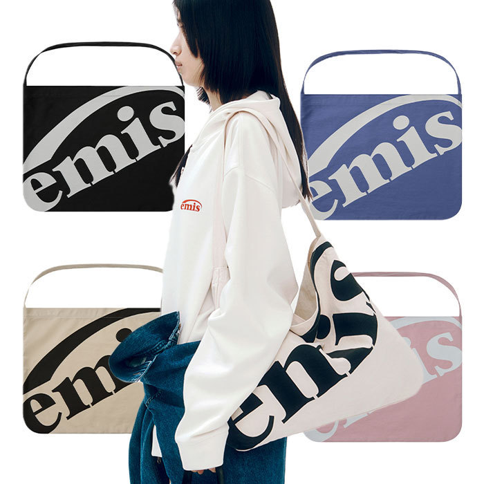 韓国発激新入荷！EMIS(エミス) ロゴ スクエアポーチブラック