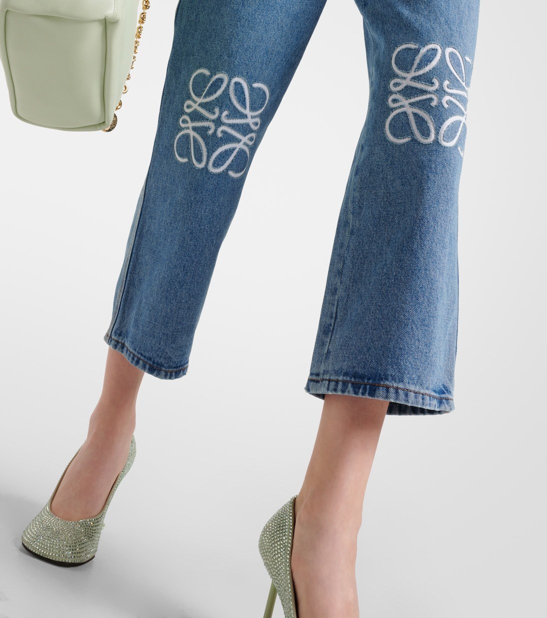 LOEWE★アナグラム ミッドライズ クロップド ストレートジーンズ Loewe - アナグラム・クロップ・ミッドライズ・ジーンズ を